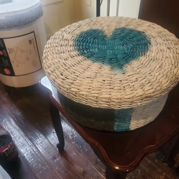 Handcrafted Basket with ❤️ design on lid - Picture 5 of 13